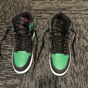 RETRO HIGH OG 'PINE GREEN 1s